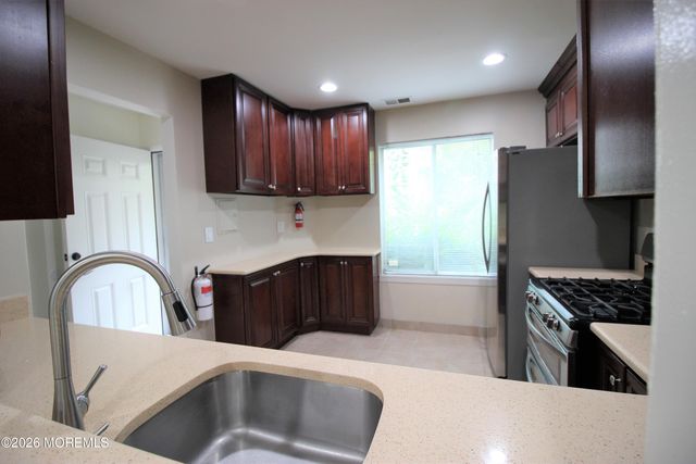 1059 Schmidt Lane, North Brunswick, NJ 08902