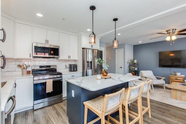 7 Dumaine Ave Unit H, Nashua, NH 03063