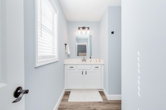 7 Dumaine Ave Unit H, Nashua, NH 03063