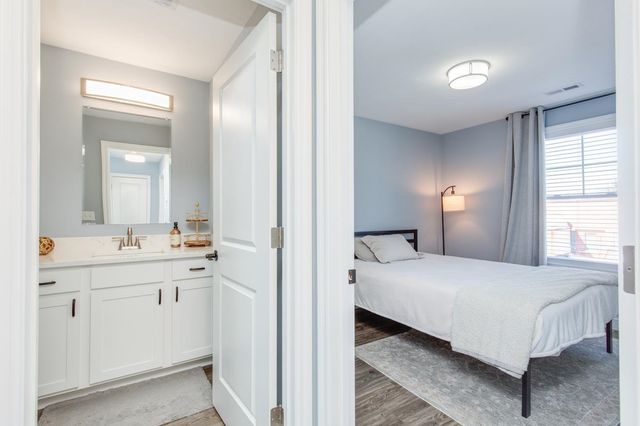 7 Dumaine Ave Unit H, Nashua, NH 03063