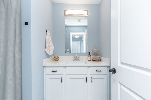 7 Dumaine Ave Unit H, Nashua, NH 03063