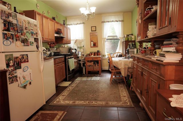 103 Greenpoint Avenue, Brooklyn, NY 11222