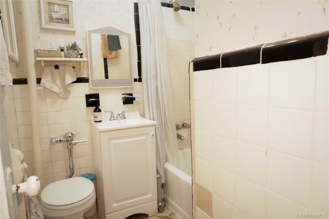 103 Greenpoint Avenue, Brooklyn, NY 11222