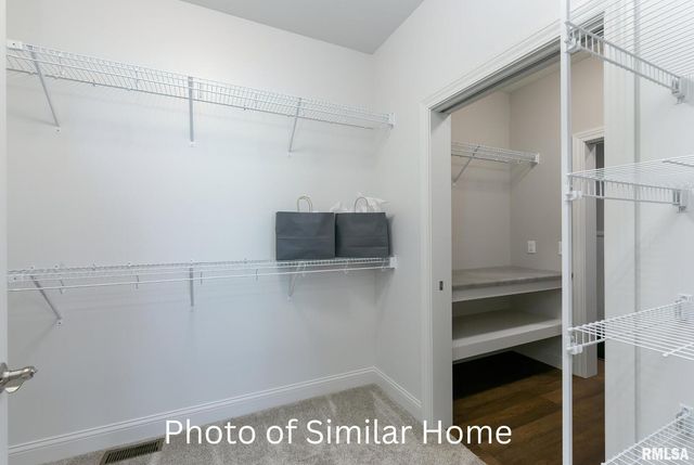 3 FRANK Court, Le Claire, IA 52753