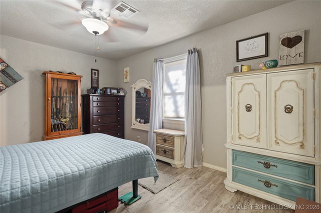 170 Serpentine St, Lone Grove, OK 73443