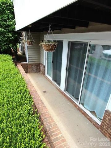 1645 Arlyn Circle, Charlotte, NC 28213