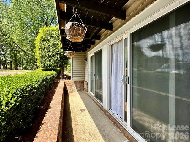 1645 Arlyn Circle, Charlotte, NC 28213