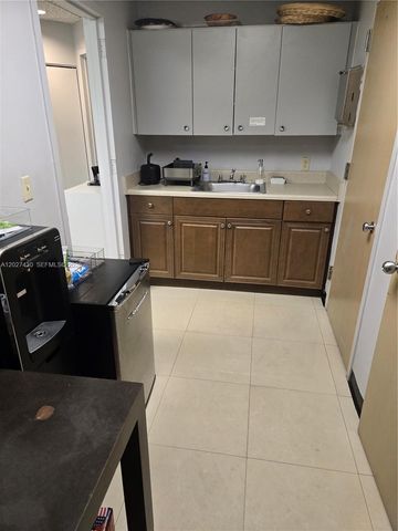 909 N Miami Beach Boulevard 201, North Miami Beach, FL 33162