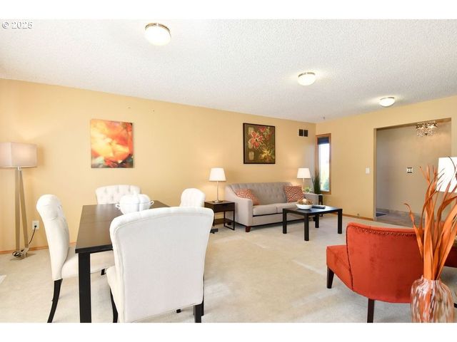 1350 Ne COCHRAN Dr, Gresham, OR 97030