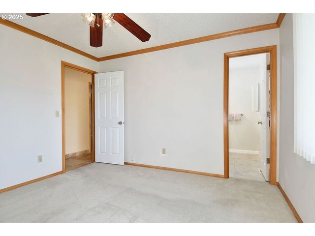 1350 Ne COCHRAN Dr, Gresham, OR 97030