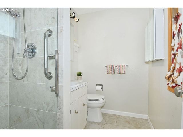 1350 Ne COCHRAN Dr, Gresham, OR 97030