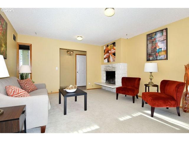 1350 Ne COCHRAN Dr, Gresham, OR 97030