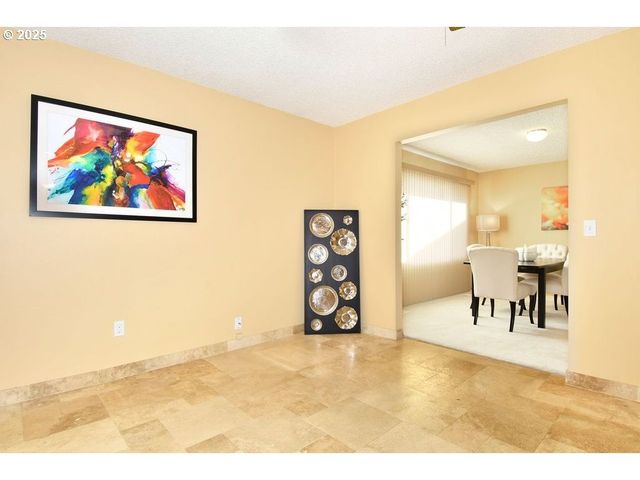 1350 Ne COCHRAN Dr, Gresham, OR 97030