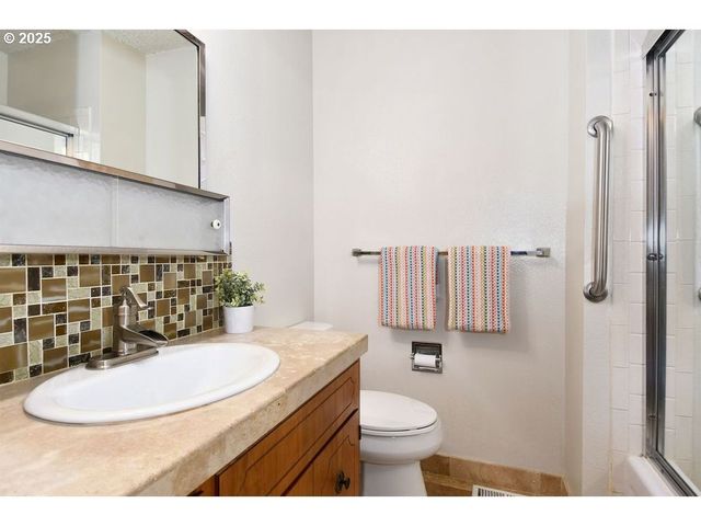 1350 Ne COCHRAN Dr, Gresham, OR 97030