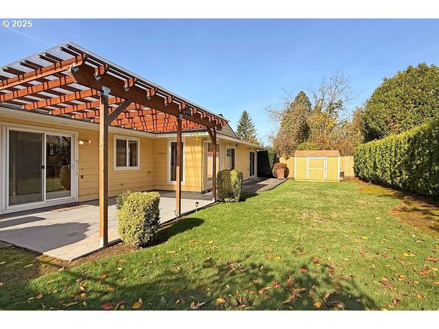 1350 Ne COCHRAN Dr, Gresham, OR 97030