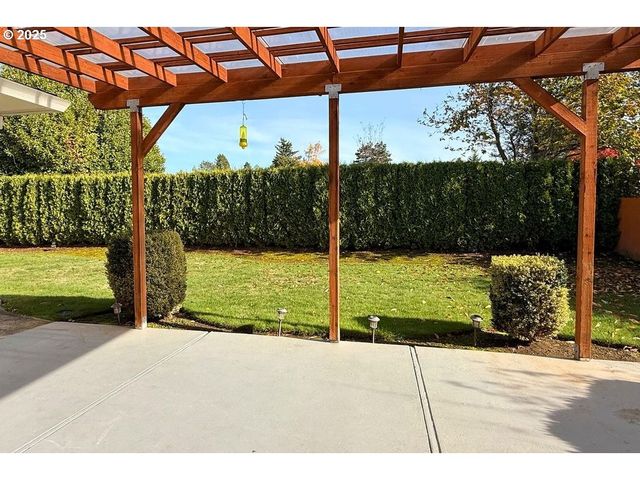 1350 Ne COCHRAN Dr, Gresham, OR 97030