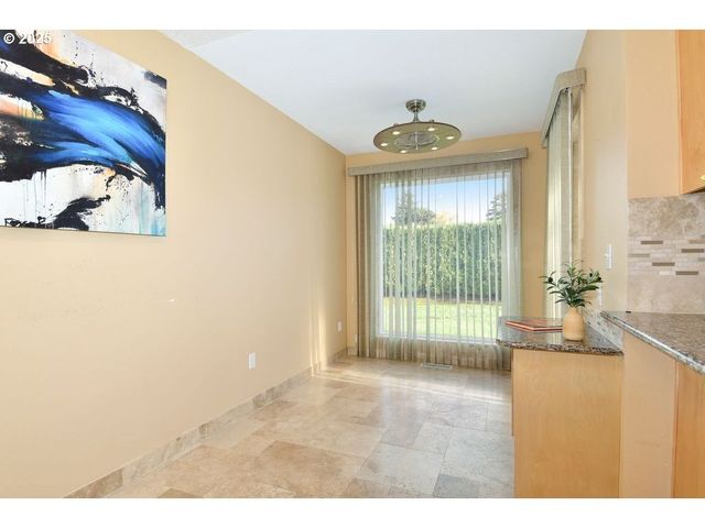 1350 Ne COCHRAN Dr, Gresham, OR 97030