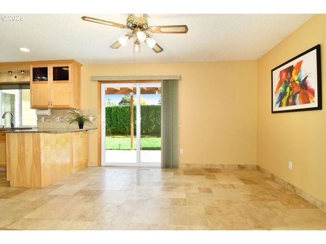 1350 Ne COCHRAN Dr, Gresham, OR 97030