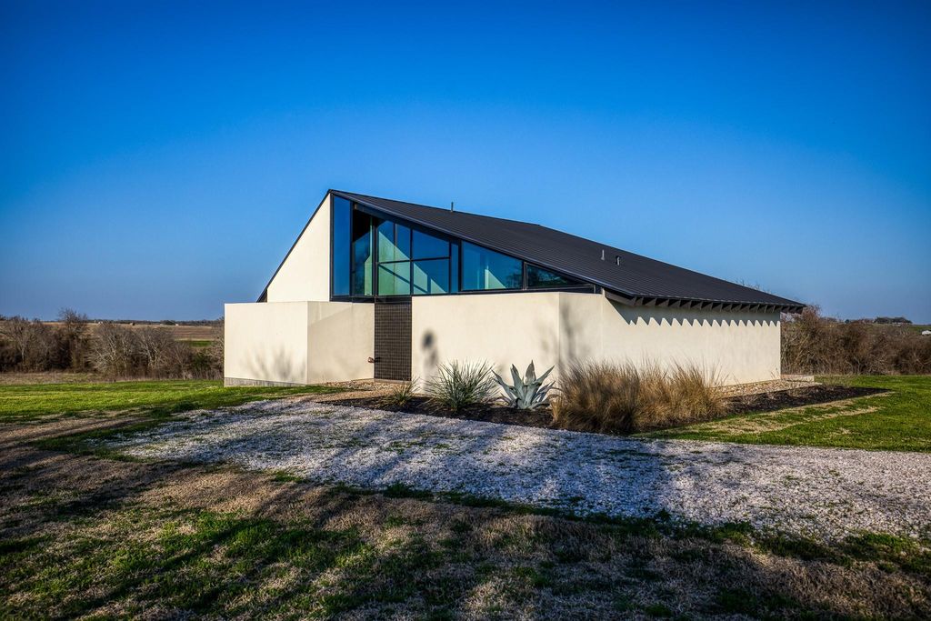 1905 Century Farms Road, Burton, TX 77835