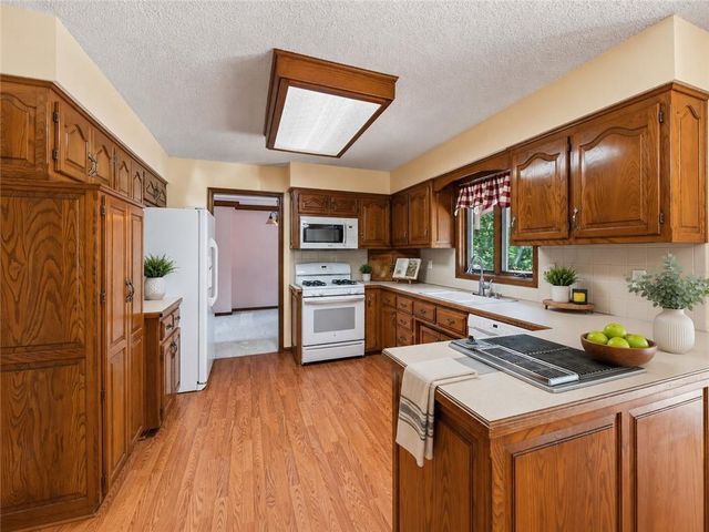 12639 NW Buck Creek Drive, Kansas City, MO 64152