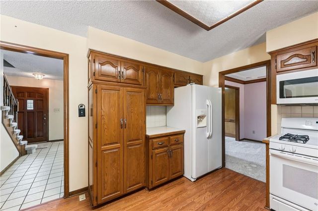 12639 NW Buck Creek Drive, Kansas City, MO 64152