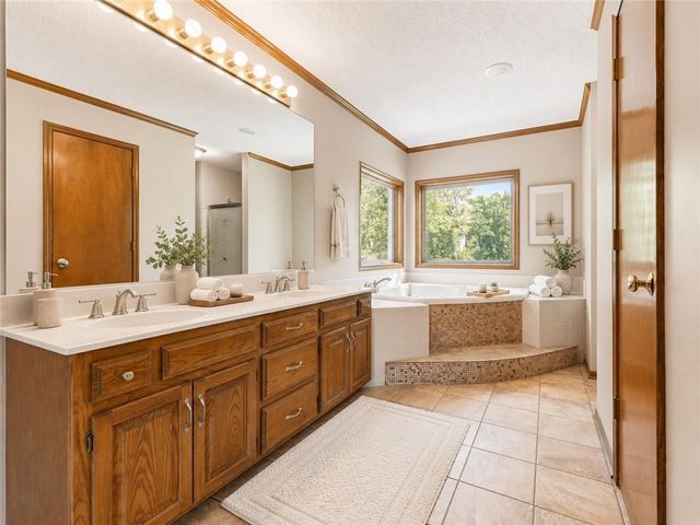 12639 NW Buck Creek Drive, Kansas City, MO 64152