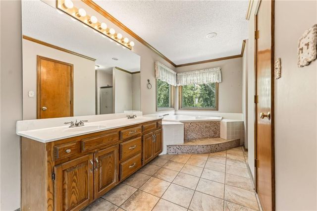 12639 NW Buck Creek Drive, Kansas City, MO 64152