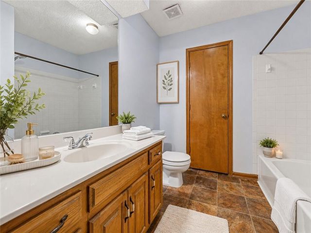 12639 NW Buck Creek Drive, Kansas City, MO 64152