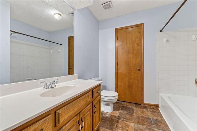 12639 NW Buck Creek Drive, Kansas City, MO 64152