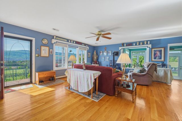 340 NAZARETH DR, Fort Valley, VA 22652