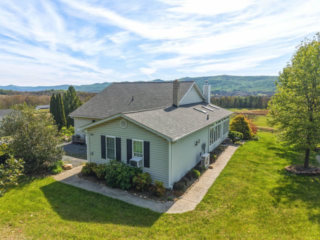 340 NAZARETH DR, Fort Valley, VA 22652