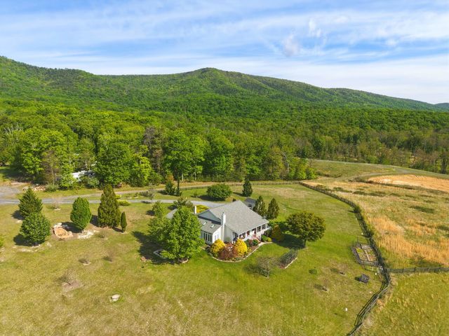 340 NAZARETH DR, Fort Valley, VA 22652
