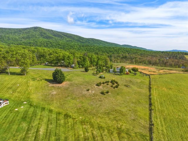 340 NAZARETH DR, Fort Valley, VA 22652