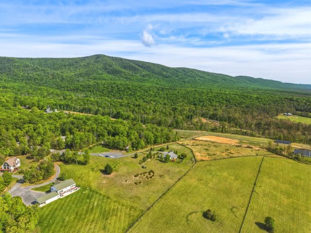 340 NAZARETH DR, Fort Valley, VA 22652