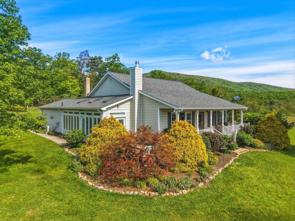 340 NAZARETH DR, Fort Valley, VA 22652