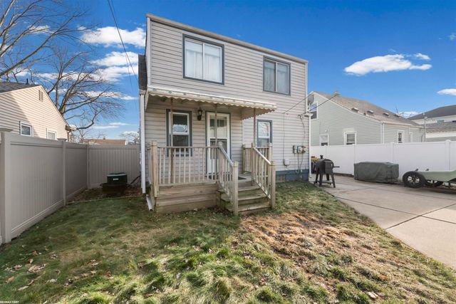 44 W. Tacoma Street, Clawson, MI 48017