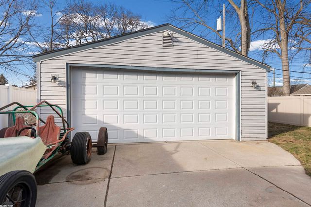 44 W. Tacoma Street, Clawson, MI 48017