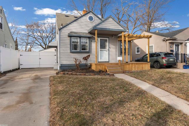 44 W. Tacoma Street, Clawson, MI 48017