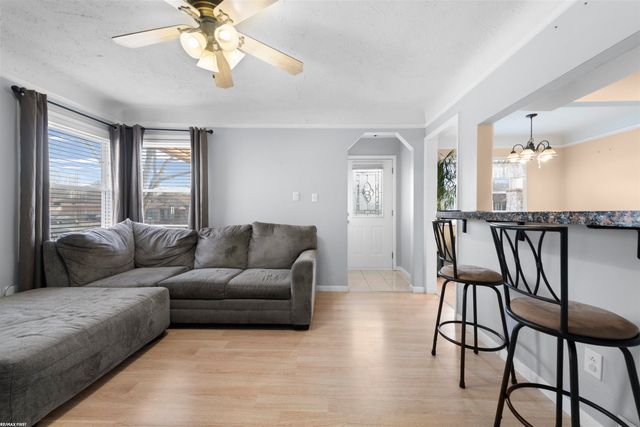 44 W. Tacoma Street, Clawson, MI 48017