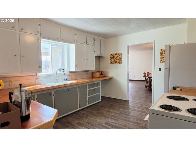 292 BISHER St, Halfway, OR 97834