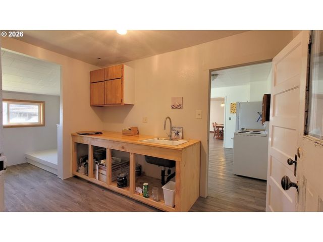 292 BISHER St, Halfway, OR 97834