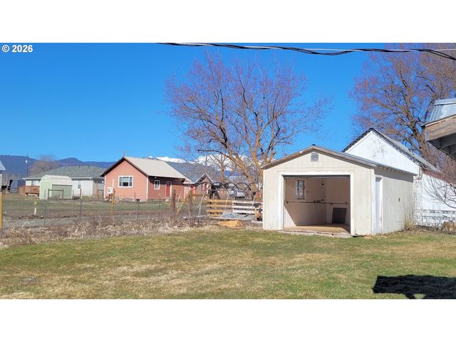 292 BISHER St, Halfway, OR 97834