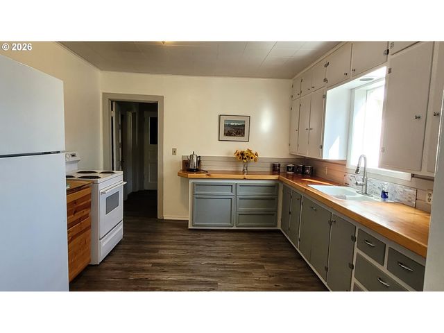 292 BISHER St, Halfway, OR 97834