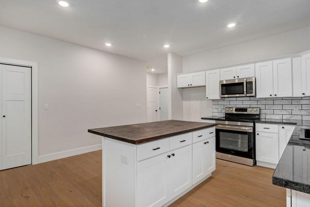 1137a N Dickerson Avenue, Springfield, MO 65803