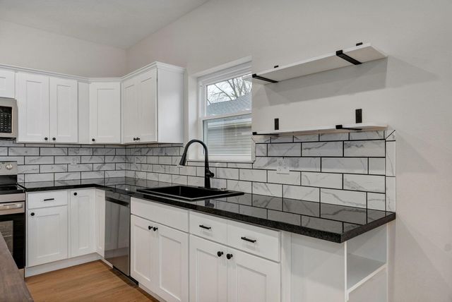 1137a N Dickerson Avenue, Springfield, MO 65803