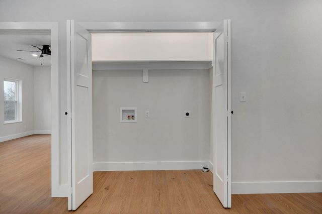 1137a N Dickerson Avenue, Springfield, MO 65803