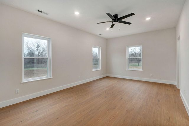 1137a N Dickerson Avenue, Springfield, MO 65803