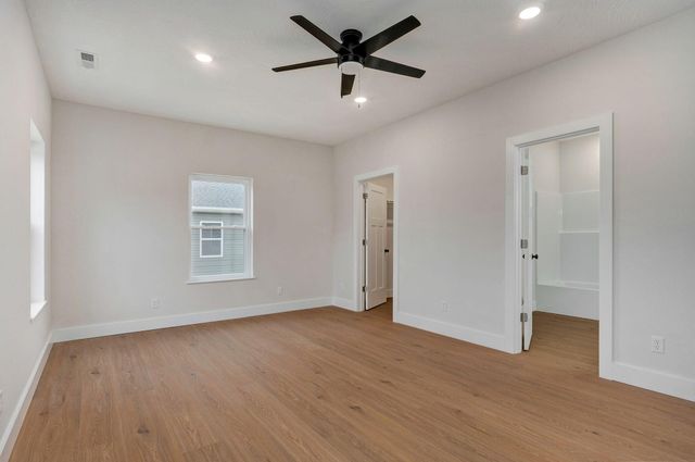 1137a N Dickerson Avenue, Springfield, MO 65803