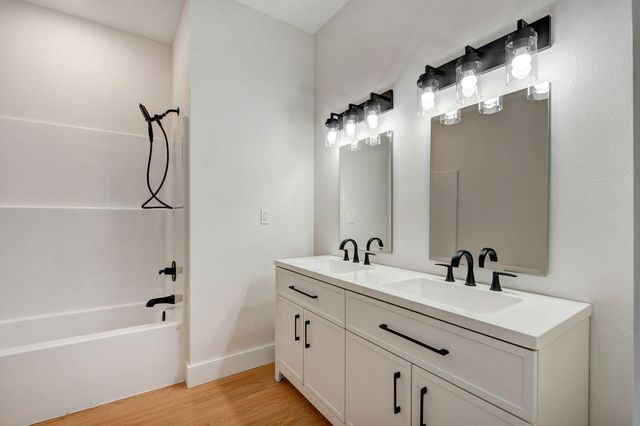 1137a N Dickerson Avenue, Springfield, MO 65803