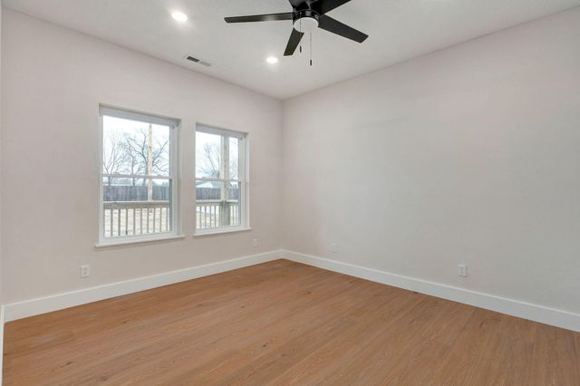 1137a N Dickerson Avenue, Springfield, MO 65803